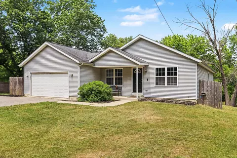 8836 Almena Dr, Kalamazoo, MI 49009