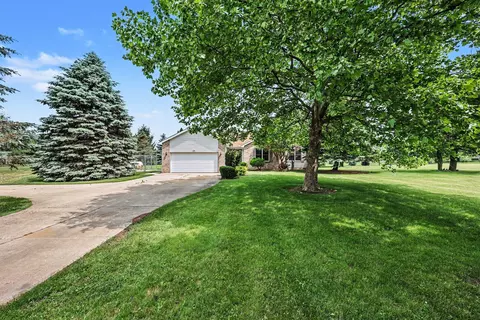 7880 Greenwood Rd, Jackson, MI 49201