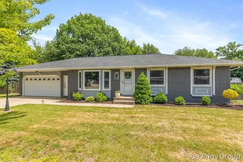 7354 S Garden Ct, Jenison, MI 49428