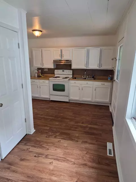 Kitchen - 6980 Wooster Rd, Jackson, MI 49201 photo 1 of 2