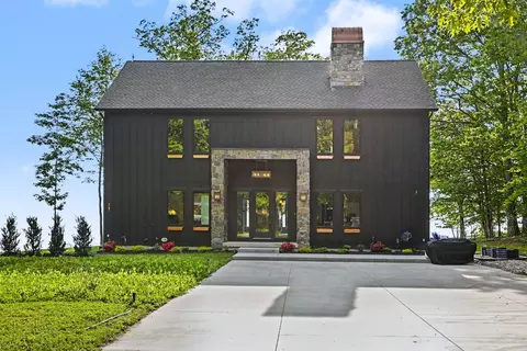2578 Lakeshore Dr, Fennville, MI 49408