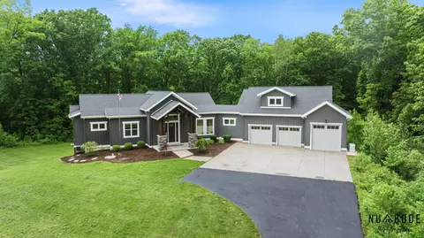 1497 10 Mile Rd NE, Comstock Park, MI 49321