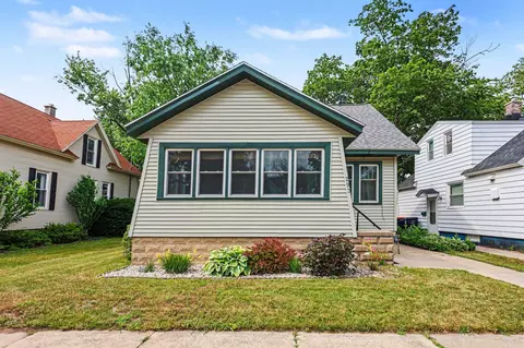 293 W 20th St, Holland, MI 49423