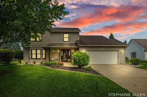 7429 Saint George Cir, Portage, MI 49024