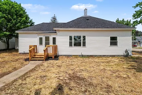 311 N Lavinia St, Ludington, MI 49431