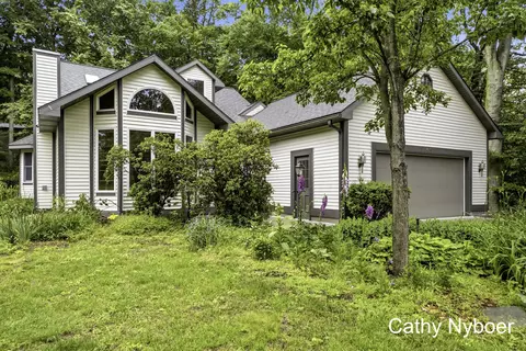 13462 Lakeshore Ave, Grand Haven, MI 49417