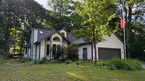 13462 Lakeshore Ave, Grand Haven, MI 49417