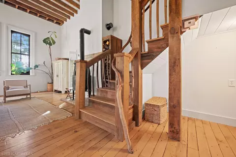 Entry Way - 1055 Mount Tabor Rd, Buchanan, MI 49107 photo 11 of 13