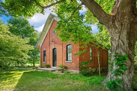 1055 Mount Tabor Rd, Buchanan, MI 49107