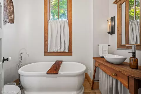 Bath - 1055 Mount Tabor Rd, Buchanan, MI 49107 photo 1 of 6
