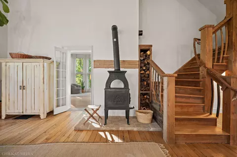 Entry Way - 1055 Mount Tabor Rd, Buchanan, MI 49107 photo 5 of 13