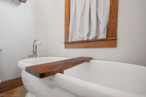 Bath - 1055 Mount Tabor Rd, Buchanan, MI 49107 photo 3 of 6
