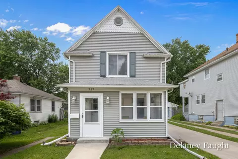 717 Garfield Ave NW, Grand Rapids, MI 49504
