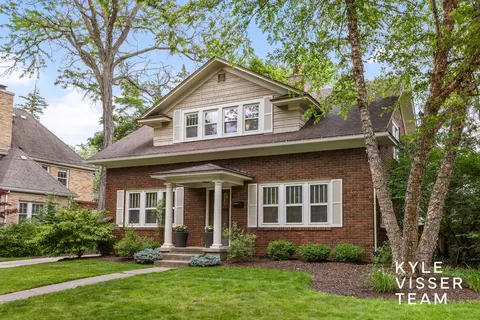 964 Pinecrest Ave SE, Grand Rapids, MI 49506