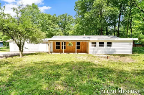 8938 Mackinaw Trail Dr, Howard City, MI 49329