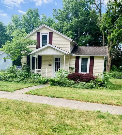 737 Saint Joseph St, Adrian, MI 49221