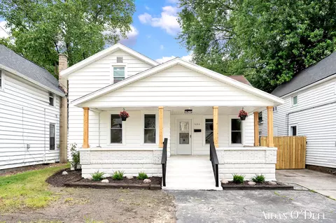 1050 Broadway Ave NW, Grand Rapids, MI 49504