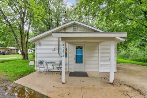 47202 N Sunset Cir, Bloomingdale, MI 49026