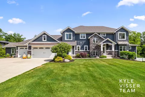 69 Lakeside Dr SE, Grand Rapids, MI 49506