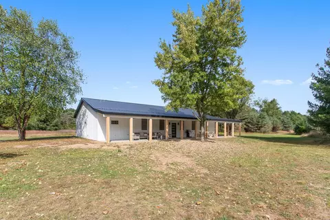 7924 S Beech Ave, Howard City, MI 49329