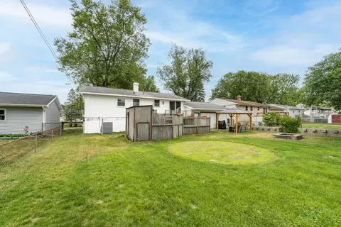 Exterior - 5636 Juniper Dr, Jackson, MI 49201 photo 4 of 8