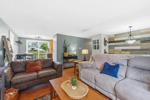 Living - 5636 Juniper Dr, Jackson, MI 49201 photo 2 of 2