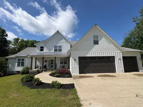 7654 Burrstone Dr SE, Caledonia, MI 49316