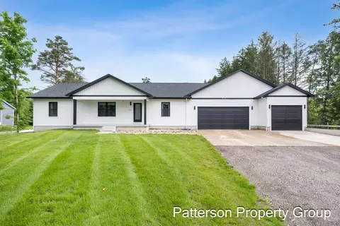 7638 E Sheringer Rd, Ravenna, MI 49451