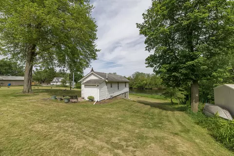Exterior - 810 S Constantine St, Three Rivers, MI 49093 photo 4 of 12