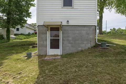 Exterior - 810 S Constantine St, Three Rivers, MI 49093 photo 9 of 12