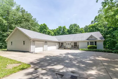 10090 King Hill Ct, Dexter, MI 48130