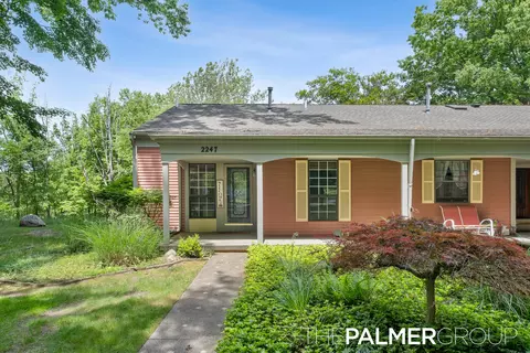 2247 Whisper Cove Dr SE, Kentwood, MI 49508
