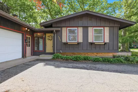 4960 Bluff Dr NE, Grand Rapids, MI 49525