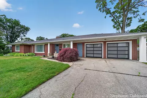 621 E Sunset Dr, North Muskegon, MI 49445