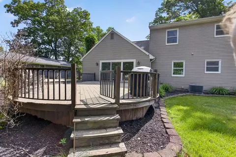 Exterior - 5912 Salabelle St, Jackson, MI 49201 photo 5 of 12