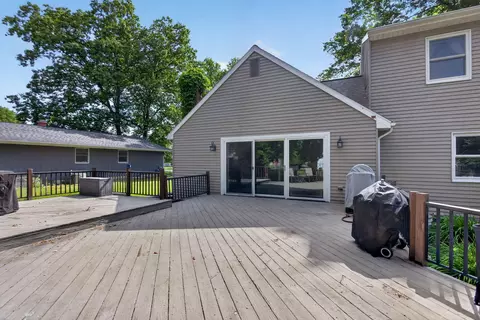 Exterior - 5912 Salabelle St, Jackson, MI 49201 photo 2 of 12