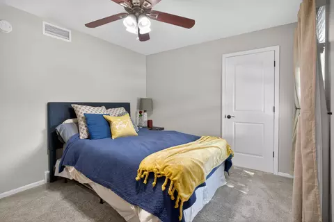 Bedroom - 5912 Salabelle St, Jackson, MI 49201 photo 4 of 6
