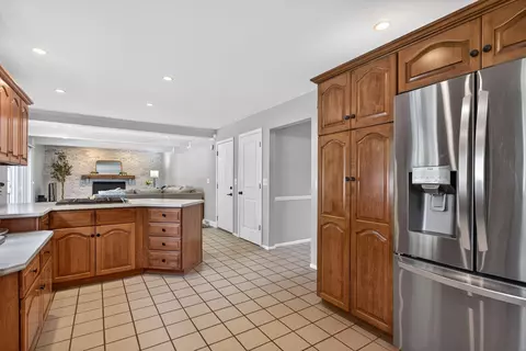 Kitchen - 5912 Salabelle St, Jackson, MI 49201 photo 3 of 7
