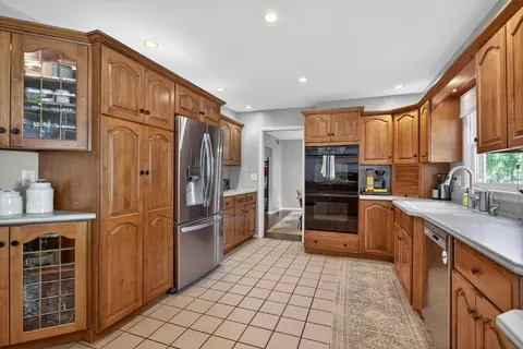Kitchen - 5912 Salabelle St, Jackson, MI 49201 photo 5 of 7