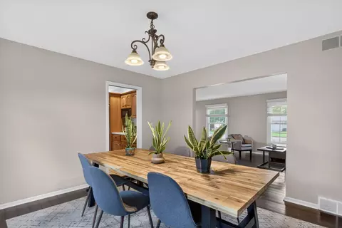 Dining - 5912 Salabelle St, Jackson, MI 49201 photo 2 of 4