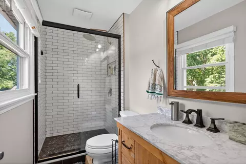 Bath - 5912 Salabelle St, Jackson, MI 49201 photo 2 of 4