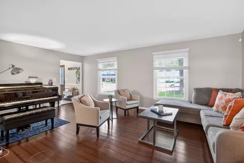 Living - 5912 Salabelle St, Jackson, MI 49201 photo 3 of 4