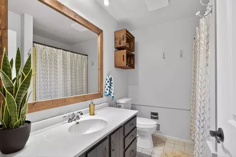 Bath - 5912 Salabelle St, Jackson, MI 49201 photo 3 of 4