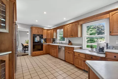 Kitchen - 5912 Salabelle St, Jackson, MI 49201 photo 4 of 7