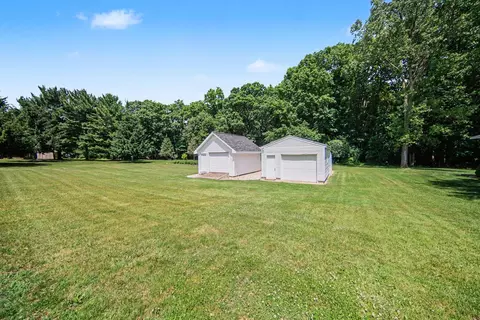 Exterior - 4555 Clinton Rd, Jackson, MI 49201 photo 7 of 10