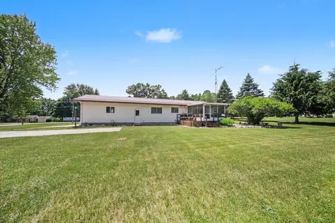 Exterior - 4555 Clinton Rd, Jackson, MI 49201 photo 9 of 10