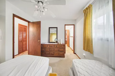 Bedroom - 4555 Clinton Rd, Jackson, MI 49201 photo 2 of 7