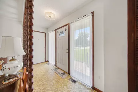 Entry Way - 4555 Clinton Rd, Jackson, MI 49201 photo 1 of 1