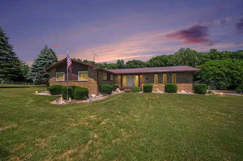 4555 Clinton Rd, Jackson, MI 49201