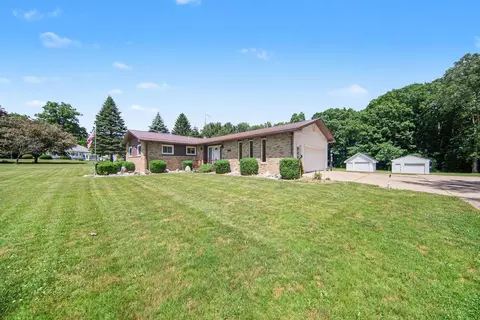 Exterior - 4555 Clinton Rd, Jackson, MI 49201 photo 6 of 10